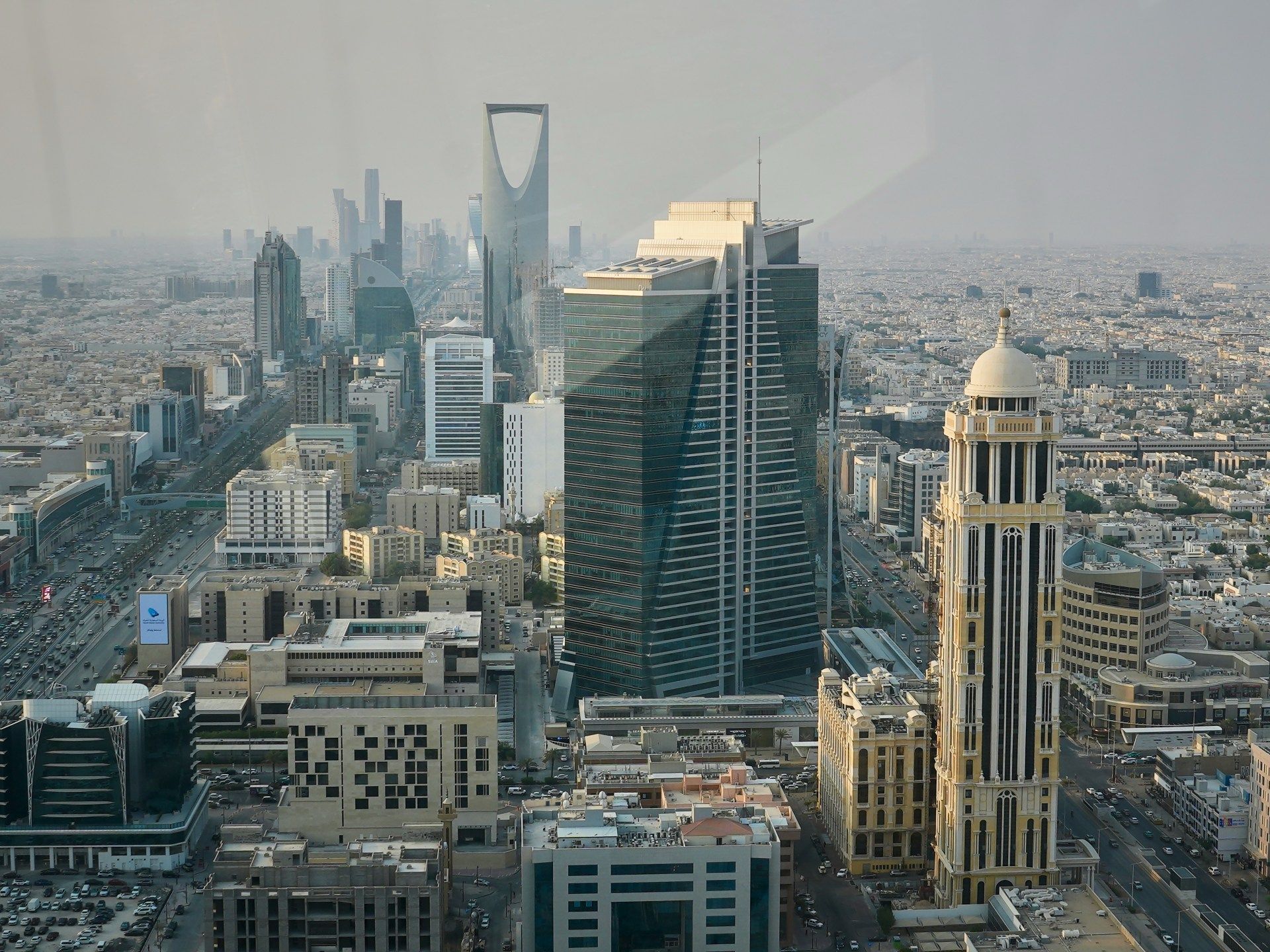 Families Flee Riyadh as Houthi Drones Threaten Saudi Soil
