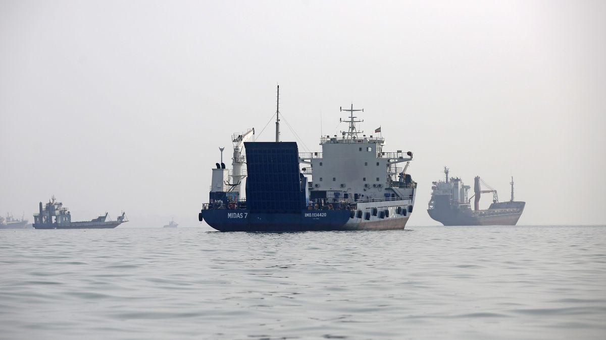 When a Tanker Takes Fire: Gulf Shipping’s Hidden Toll
