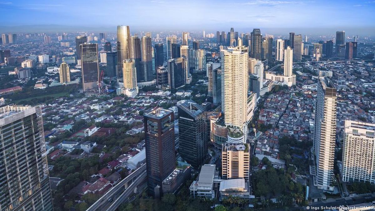Indonesia's Fiscal Woes: A Perfect Storm of Debt, Deficits, and Downgrade Risks