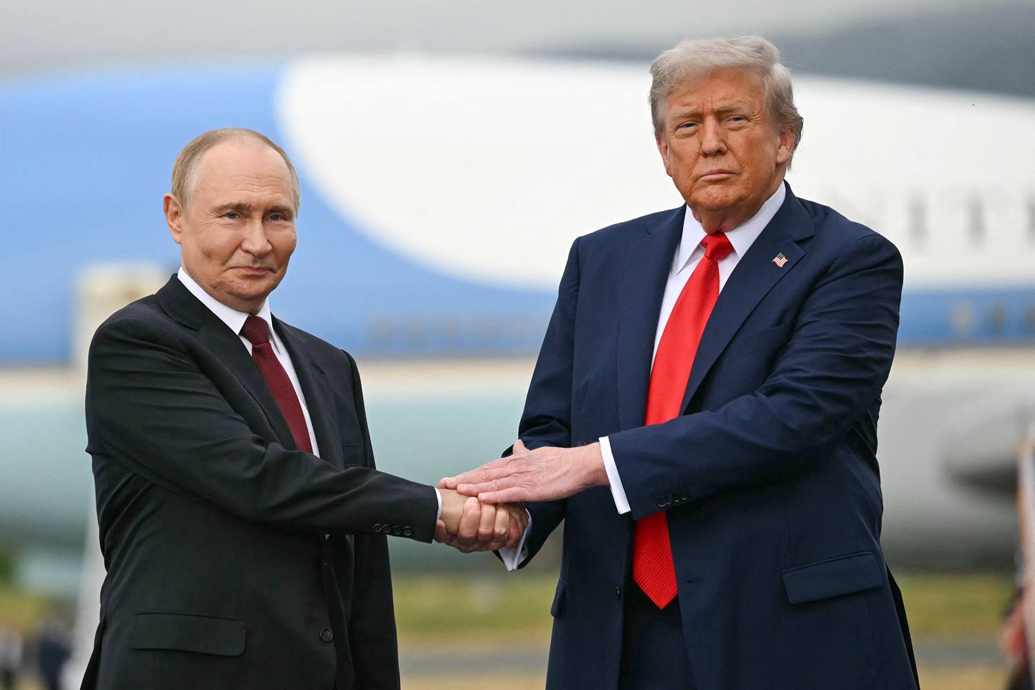 Washington's Shifting Sands: Ukraine's War Becomes a Political Chip