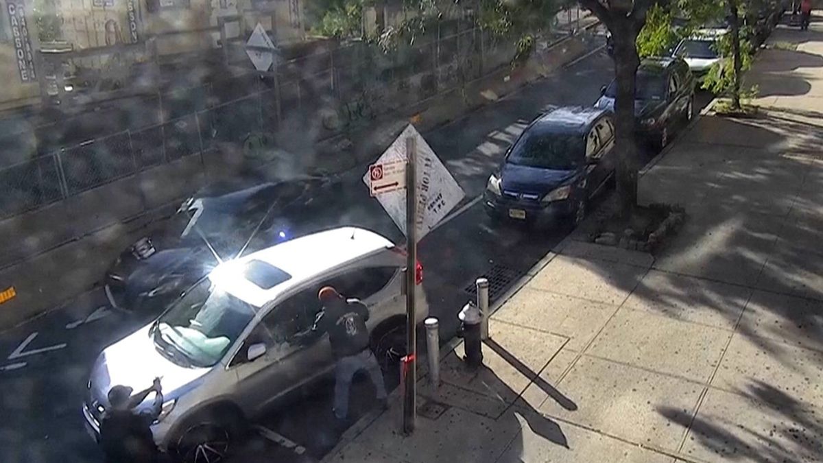 A Mother’s Fearful Ride: ICE Opens Fire with a Child in the Backseat