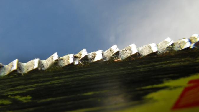 Reciprocating saw blade close-up after running at half speed, with no cooling spray
