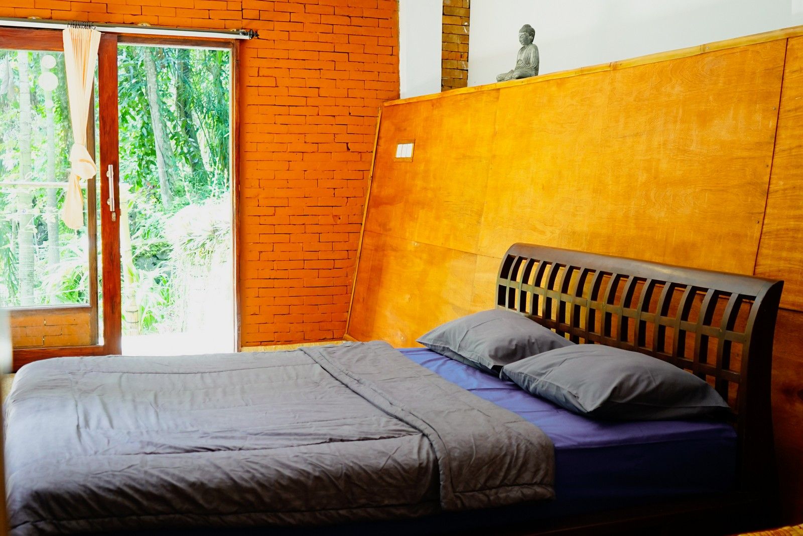 Images of standard rooms options