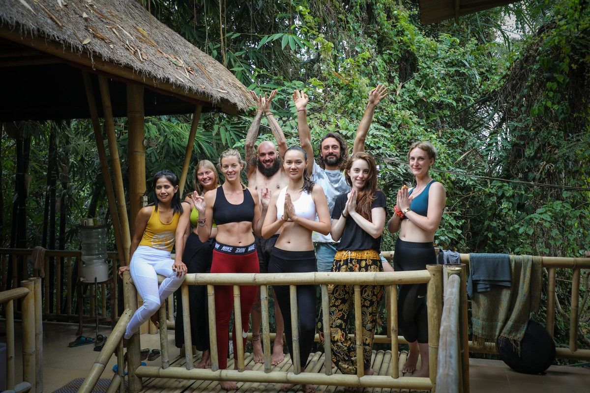 A group of yoga retreat practicioners 