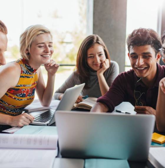 generatie Z: 5 scholieren aan het werk