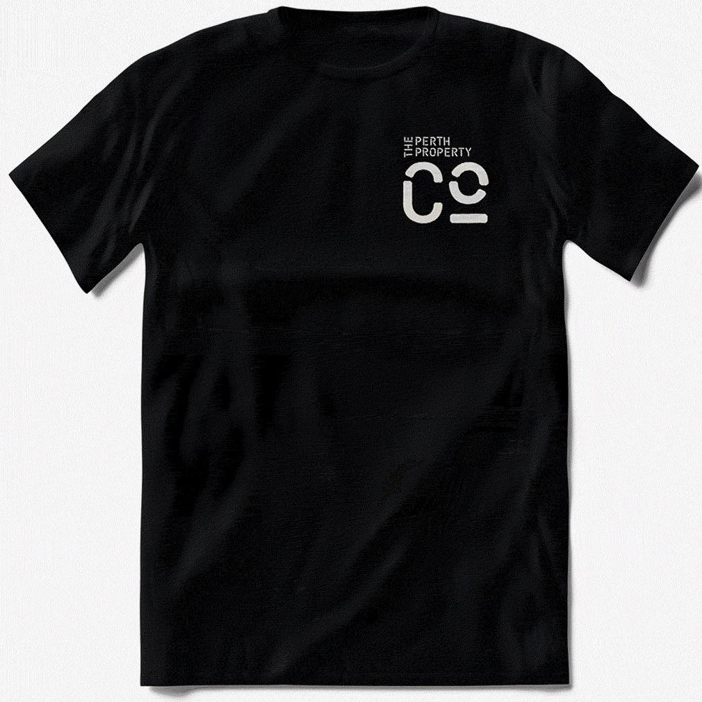 Black T-shirt with the Co monogram on the chest