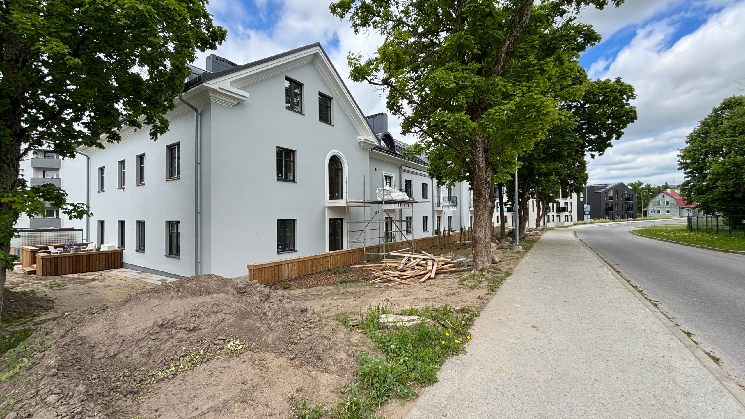Uus korter Raplas, Kuusiku tee 6-10