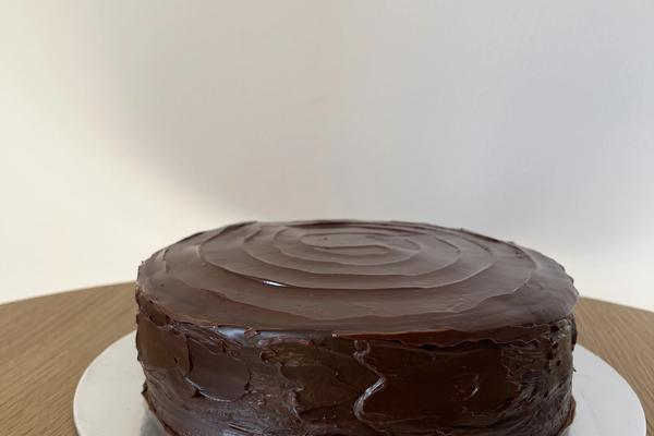 Bizcochuelo de vainilla con ganache de chocolate