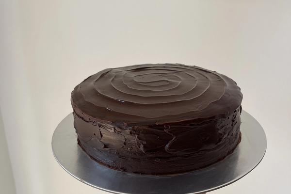 Bizcochuelo de vainilla con ganache de chocolate