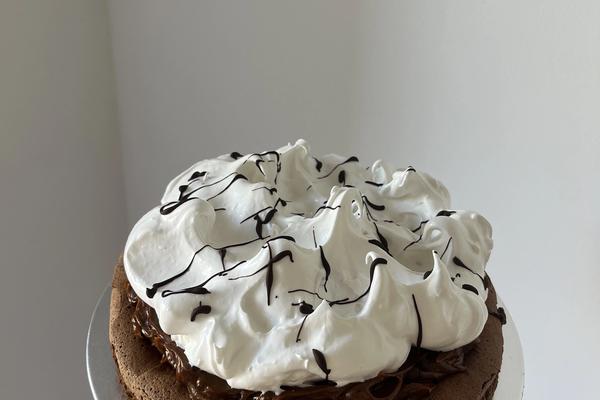 Marquise con dulce de leche y merengue italiano