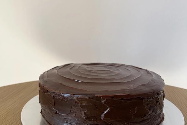 Bizcochuelo de vainilla con ganache de chocolate