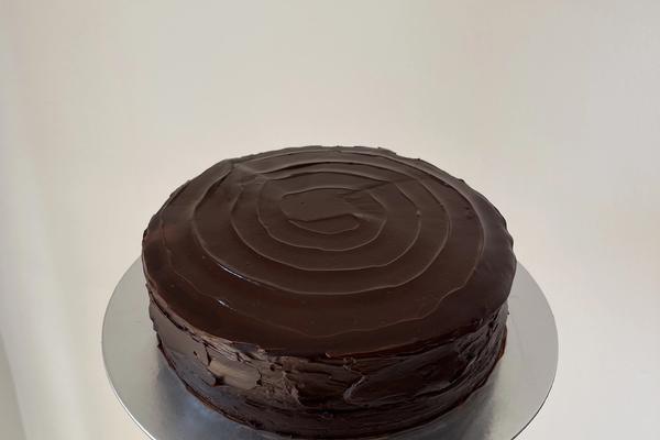 Bizcochuelo de vainilla con ganache de chocolate