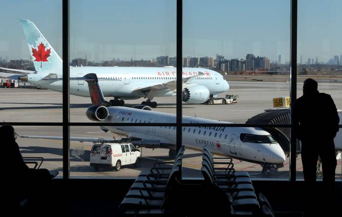 Air Canada planes