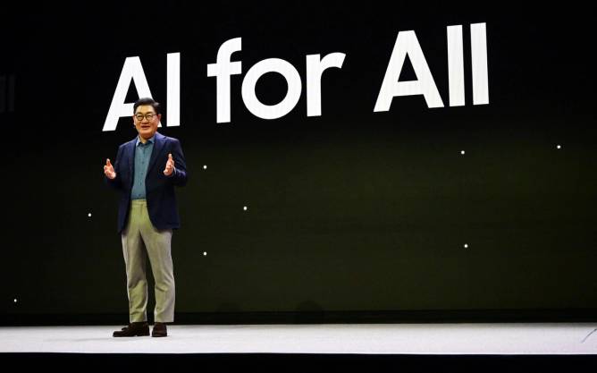 Samsung Vice Chairman, CEO and Head of Samsung’s Device eXperience (DX) Division Jong-Hee (JH) Han presents Samsung’s ‘AI for All’ vision at CES 2024. 