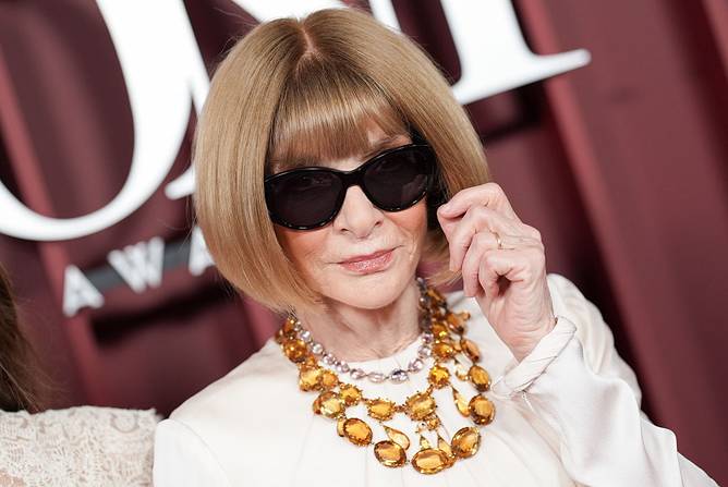 Anna Wintour wearing sunglasses
