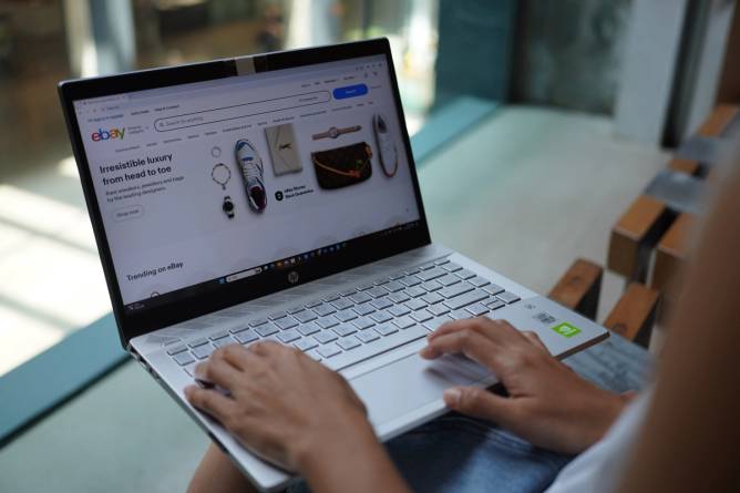 Ebay laptop resale ecommerce shopping