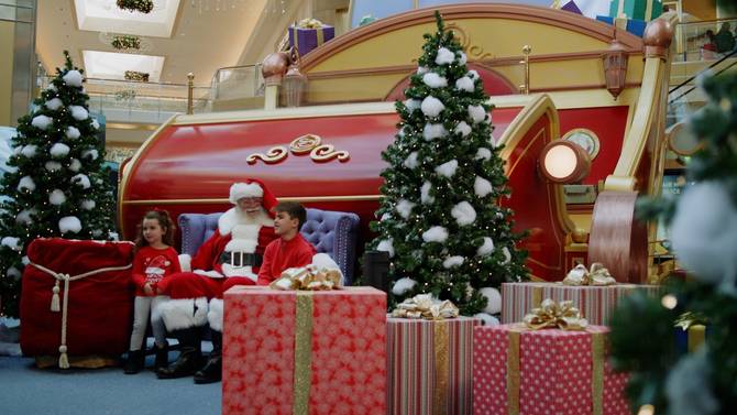 Santa in a Taubman Centers mall