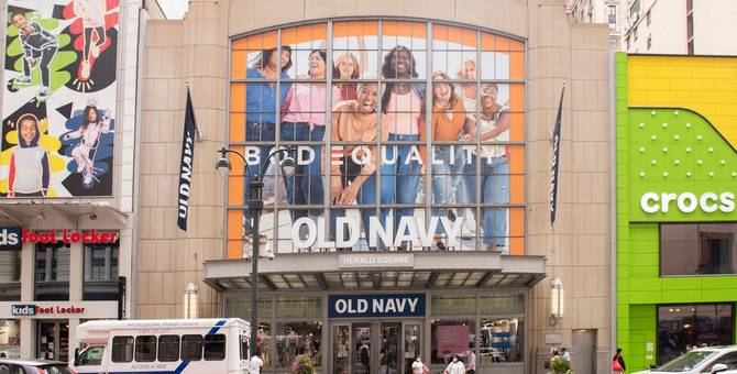 Bodequality ad on Old Navy store