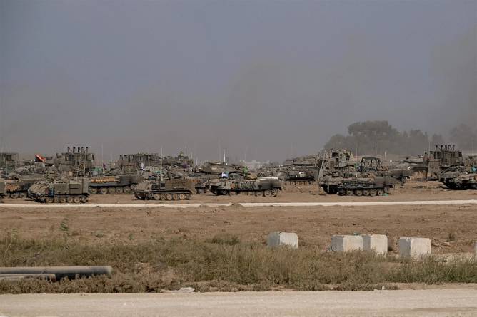 Israeli tanks on the Gaza border