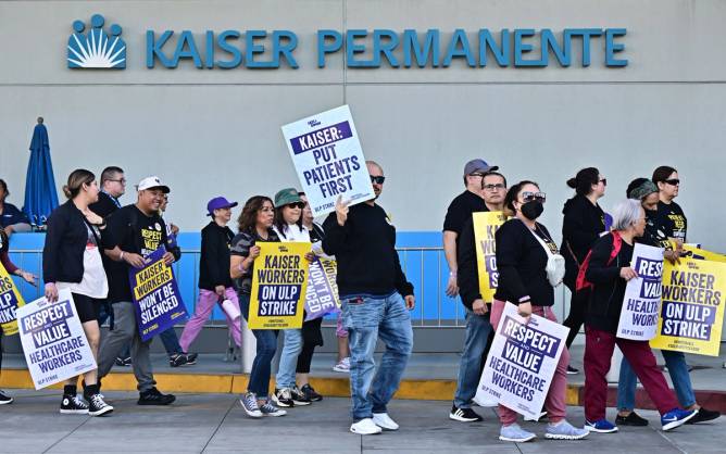 kaiser employees strike outside a facility 