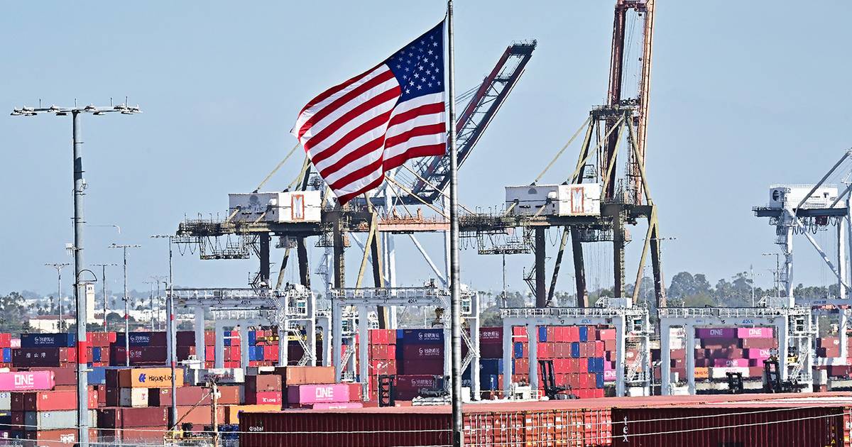 Appeals court finds Trump's tariffs illegal but leaves them in place