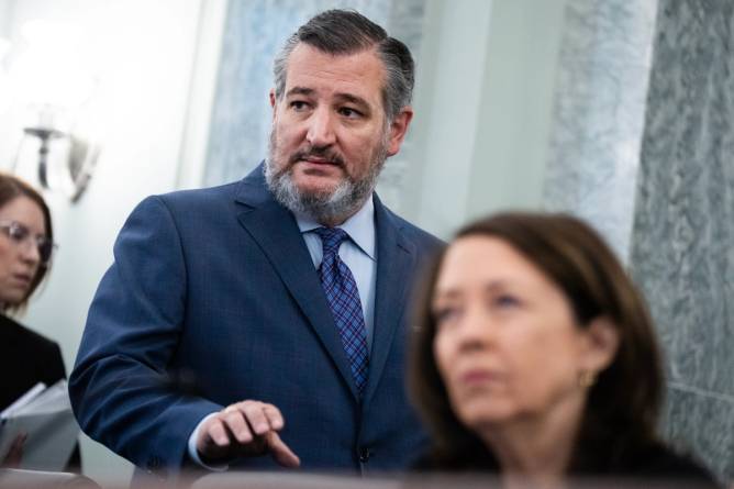 Sens. Cruz and Cantwell in 2023.