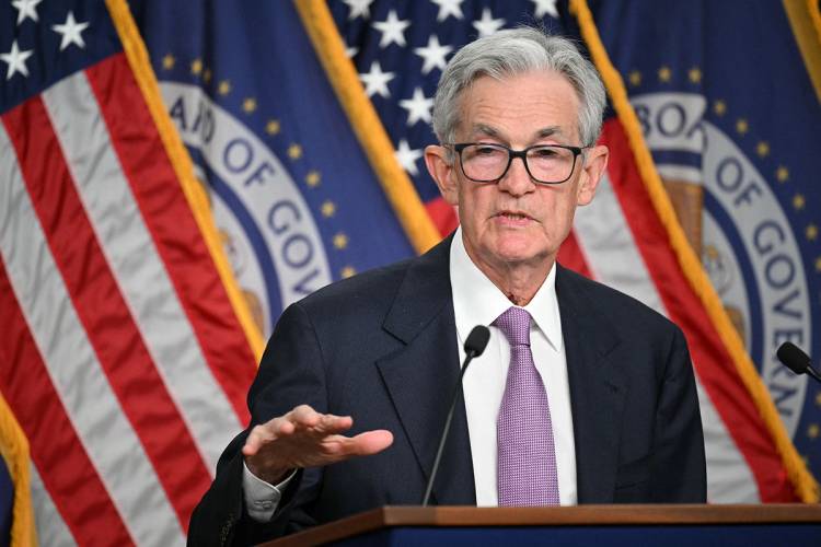 Jerome Powell at podium.