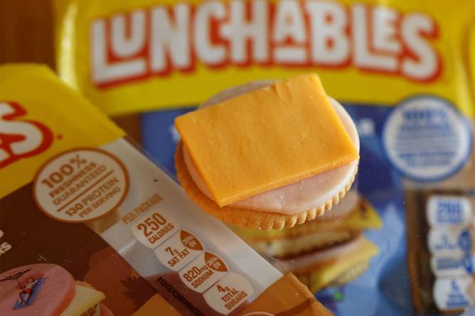 Lunchables Turkey and Cheddar Cracker Stackers