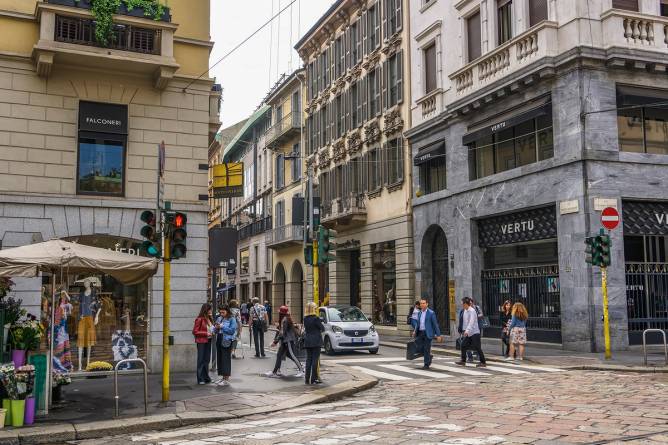 Luxury goods stores in Milan