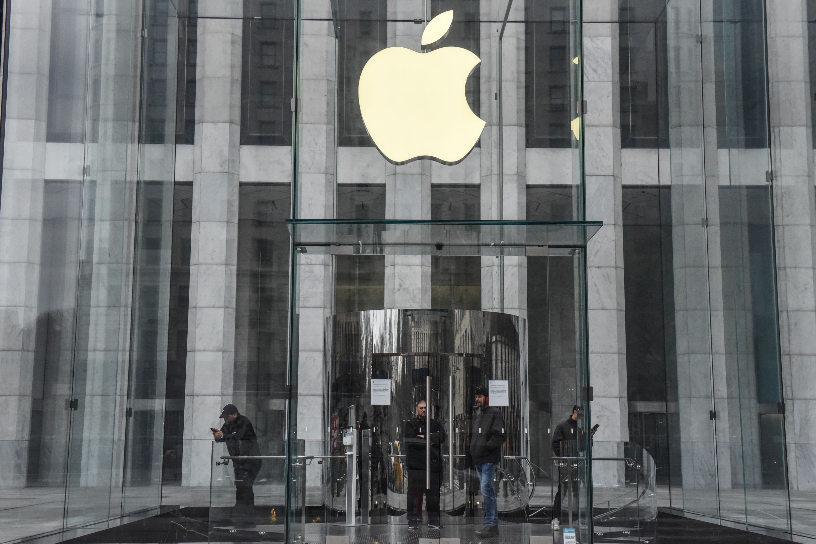 Apple store workers in Maryland vote to unionize