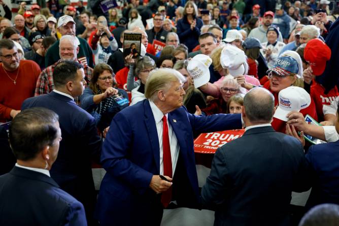 Trump campaigning in Iowa