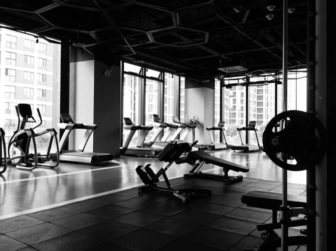 Black and white photo of a gym