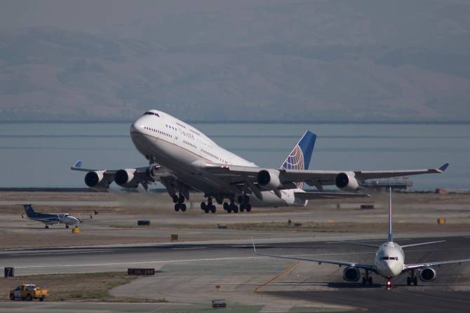 Boeing 747 taking off