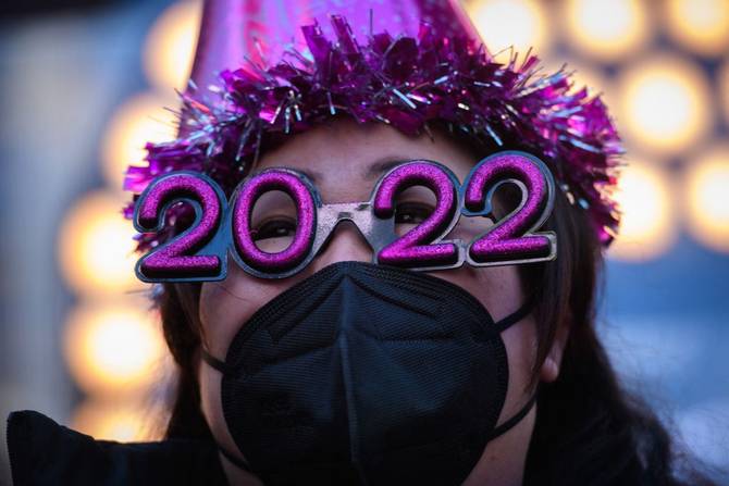 Woman wearing 2022 glasses 