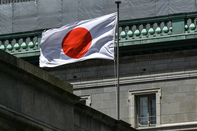 The Japanese flag flying over the Bank of Japan building