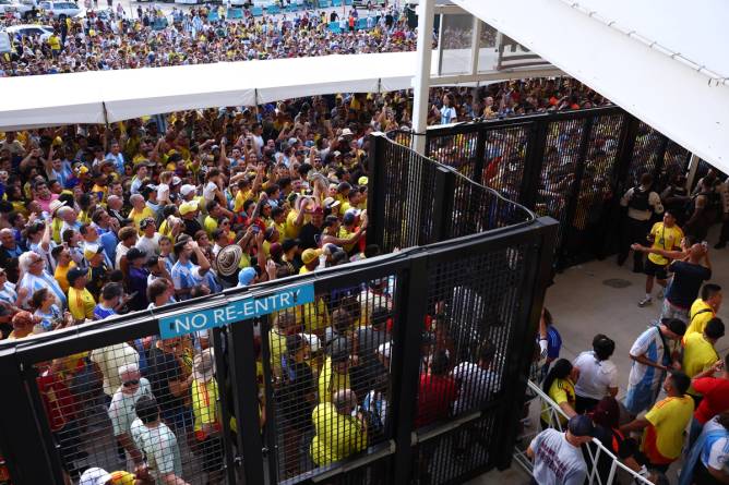 Fans at Hard Rock Stadium for the Copa America final