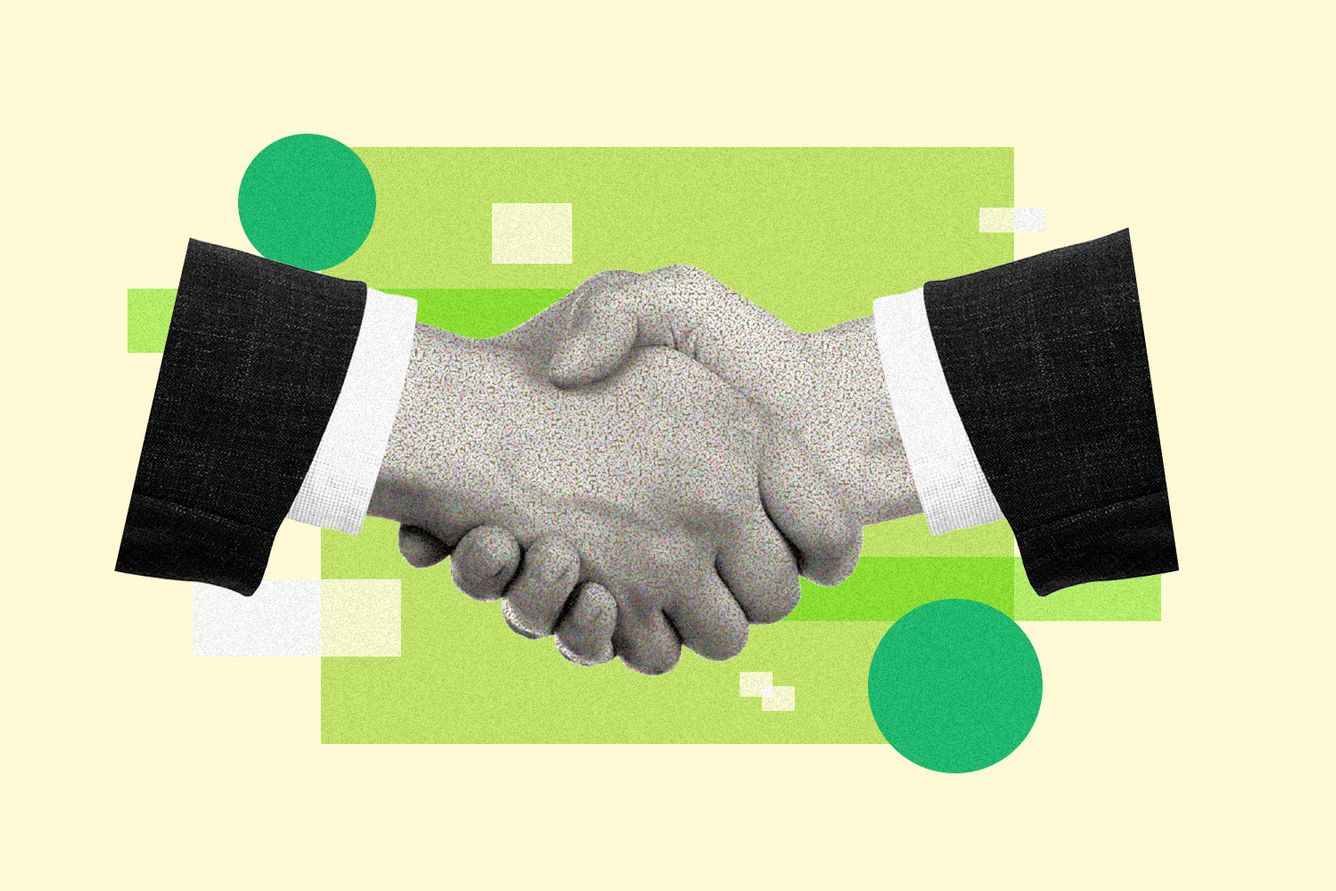 Two hands shaking agreeing in a deal