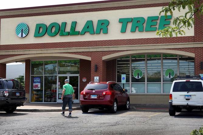Dollar Tree store with logo.