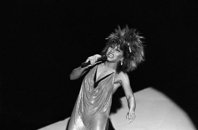 Tina Turner performing at the 1985 Grammy Awards