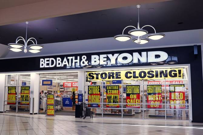 Store closing sale announcement at a Bed Bath & Beyond indoor mall in northern Idaho