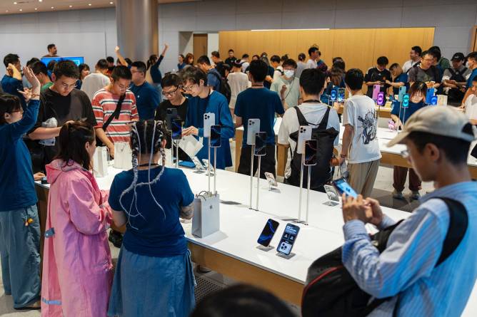 Customers in Apple store looking at new iPhones.