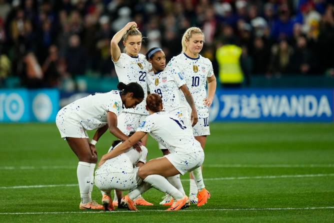 USA players after losing during the FIFA Women's World Cup Australia & New Zealand 2023 Round of 16 match