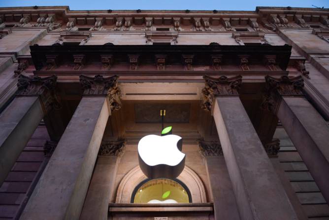 The facade of an Apple store.