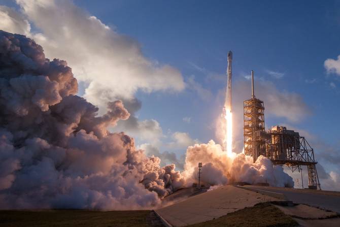 image of a spacex rocket launching
