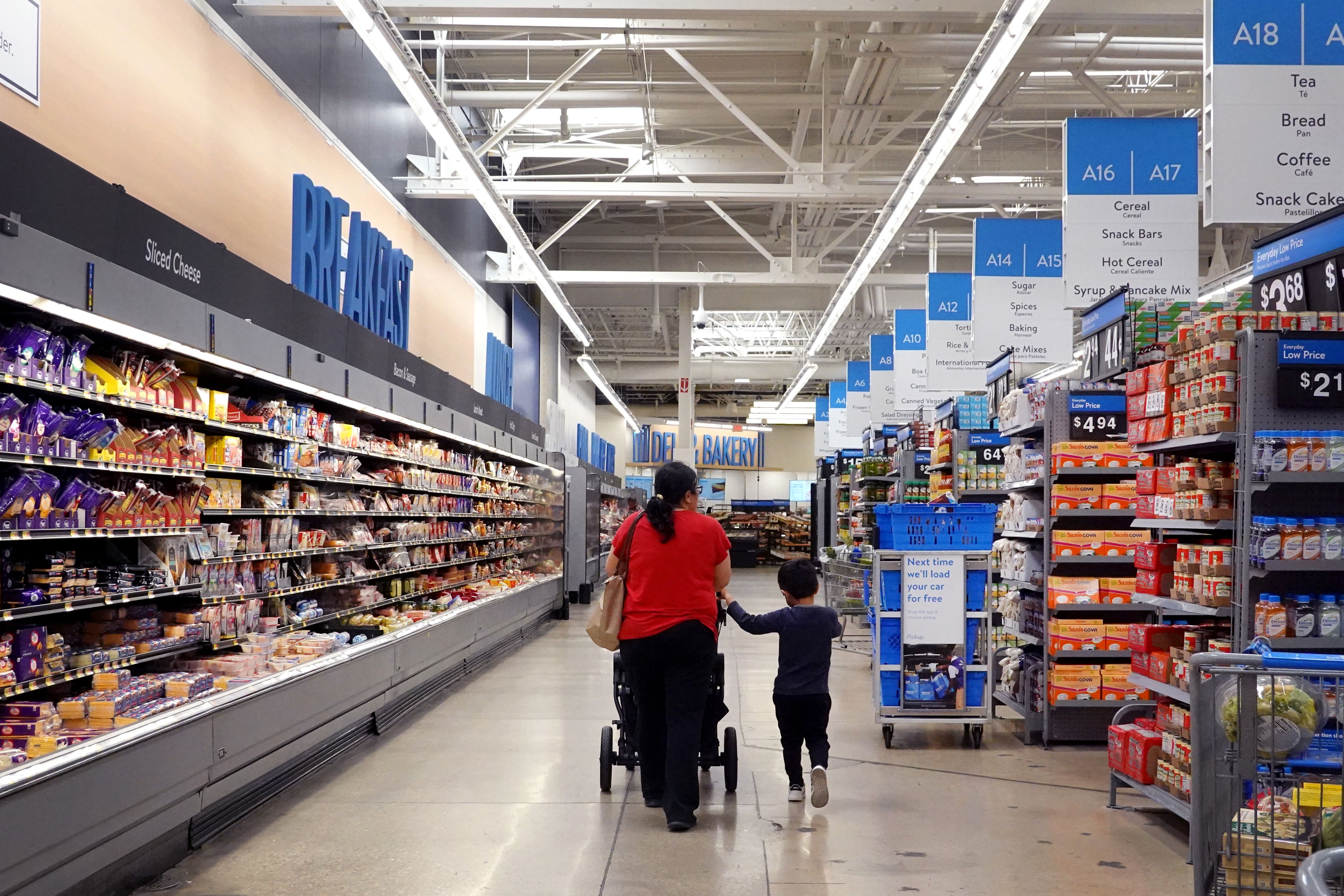 Higher-income shoppers flock to Walmart