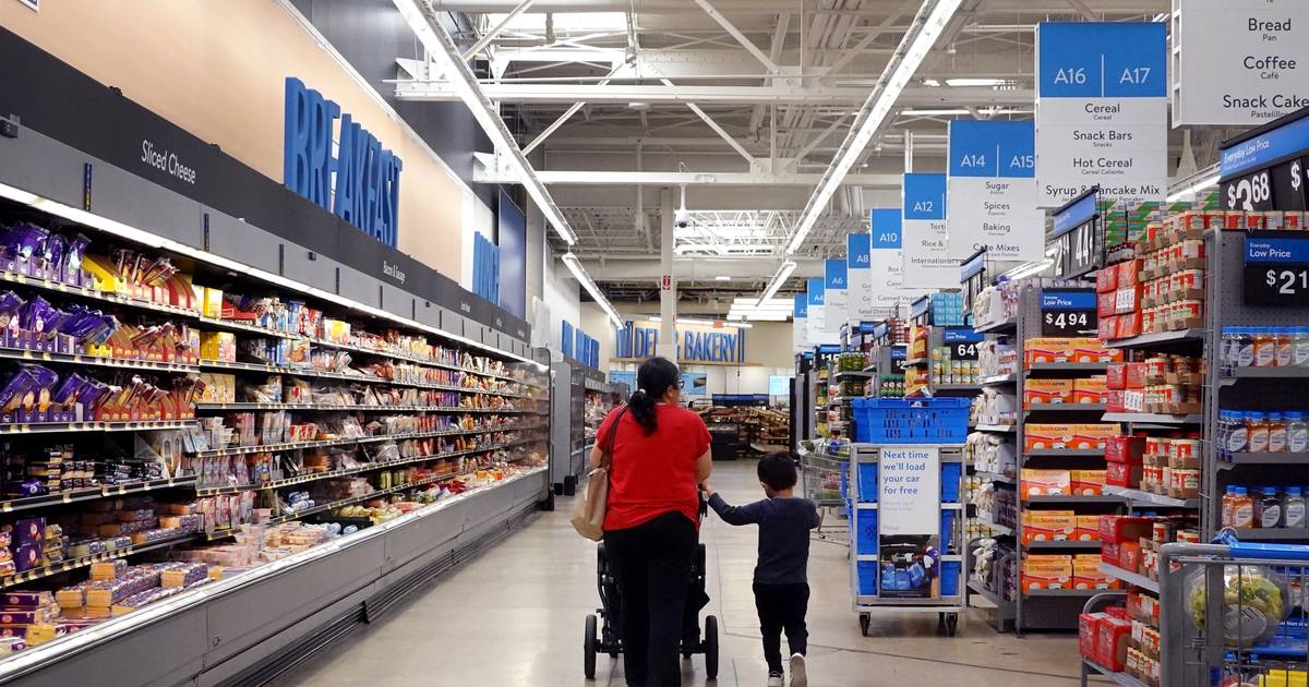 Higher-income shoppers flock to Walmart