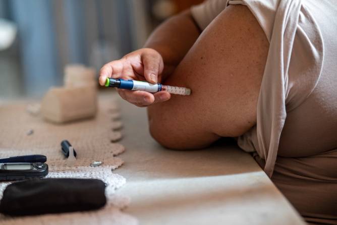 A person takes insulin