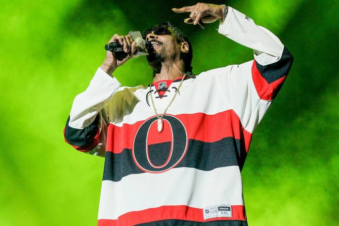 Snoop Dogg wants to buy the Ottawa Senators.