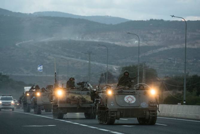 Military transport to the Israel-Lebanon border