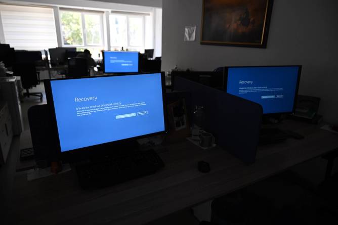 image of computers with the blue screen of death